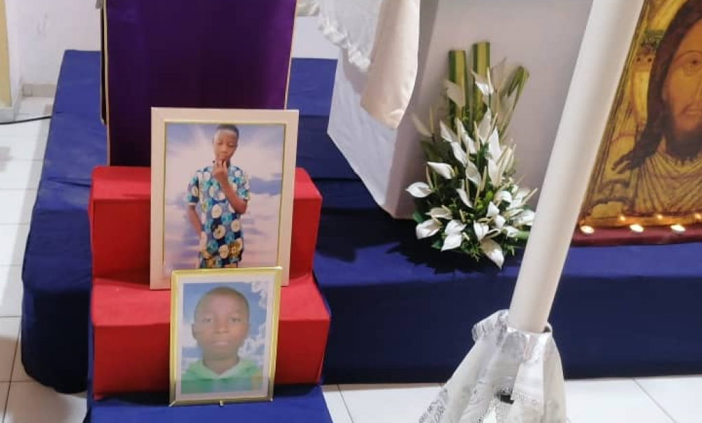 En Abiyán recordamos a Laurent Barthélemy, niño marfileño que encontraron hace un año en el tren de aterrizaje de un avión en París